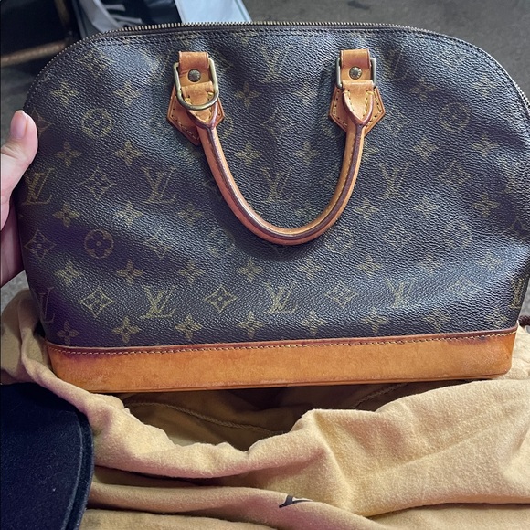 Lv Alma Included Coa, Organizer, Plus 4 Leather Wipes - Picture 4 of 7